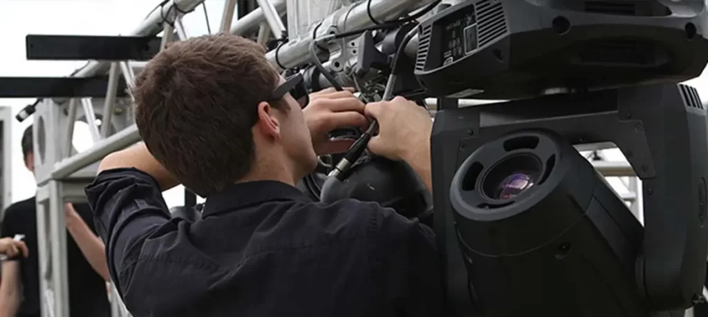 Rigging moving head lights onto aluminum trussing