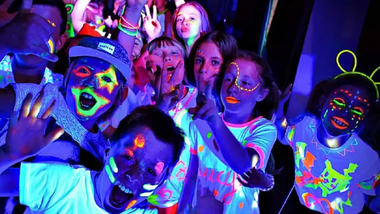UV lights to rent for lumo party or neon events