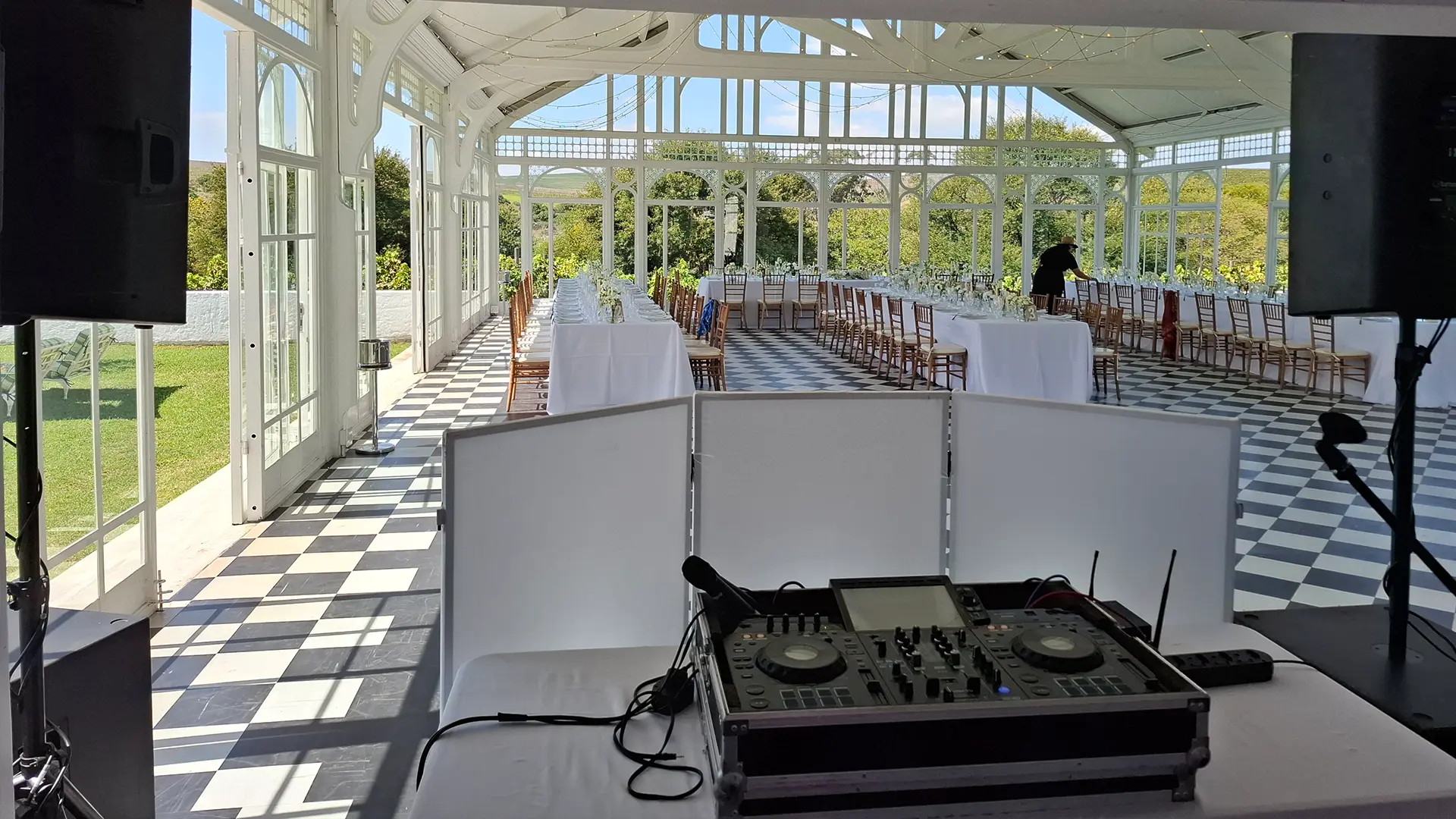 Wedding DJ setup with Pioneer XDJ RX3, Turbosound and versalight